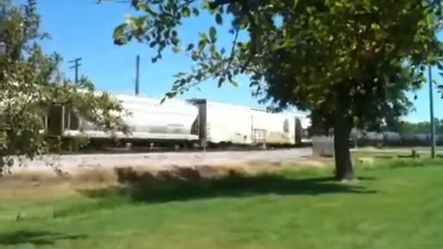 BNSF going west through Lamar Mo. BNSF-5509, BNSF-4622, NS- смотреть онлайн
