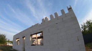 Стены гостевого дома на две студии готовы!