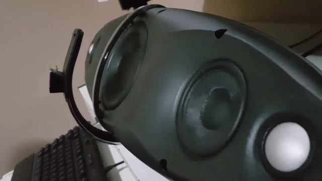 Bowers & Wilkins Zeppelin Air смотреть онлайн