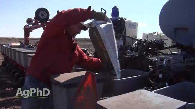 Farm Basics #921 - Fall Fertilizing (Air Date 11/29/15) смотреть онлайн