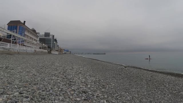 Погода в Лазаревском 11.04.2024. А управлять сапбордом учат у кафе 