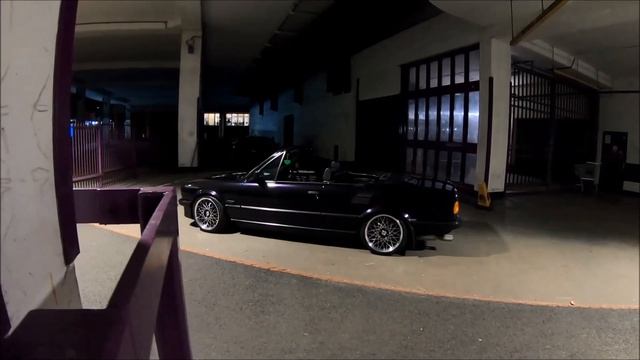 SLAMMED BMW E30 325i CONVERTIBLE I 3M GLOSS WICKED VINYL WRAP смотреть онлайн