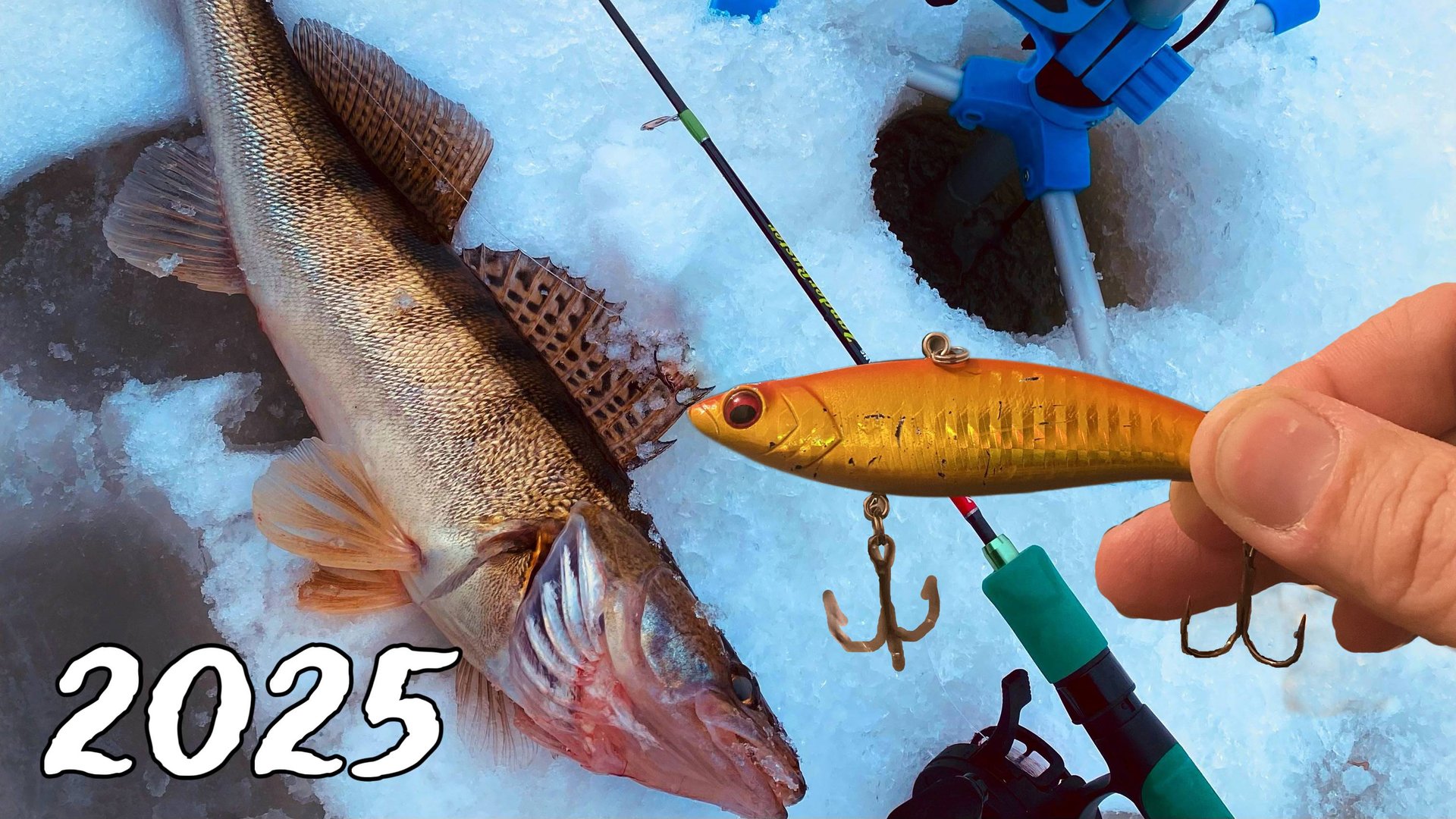 Судаки ТАМ ВСЕГДА эти РАТТЛИНЫ ЛОВЯТ Зимняя рыбалка на реке со льда 2025 смотреть онлайн