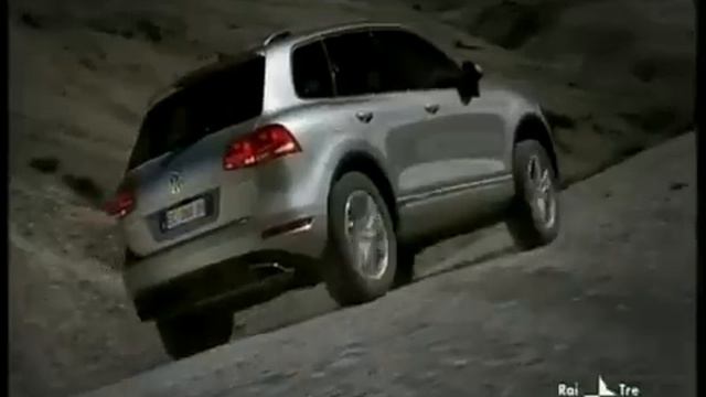 Pubblicità Comparativa - Nuovo Volkswagen Touareg Hybrid 2011.mp4