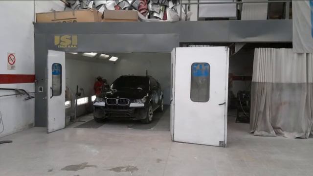 Proceso de reparación de BMW X6 смотреть онлайн