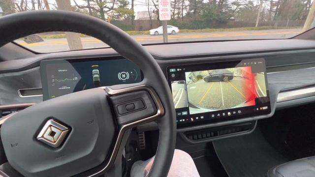 R1T - Rear Cross Traffic Alert смотреть онлайн