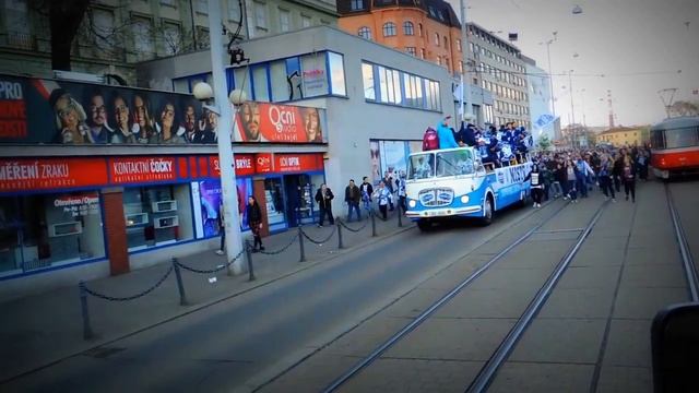 Autokar se zlatou Kometou - Ať žije Brno ! смотреть онлайн