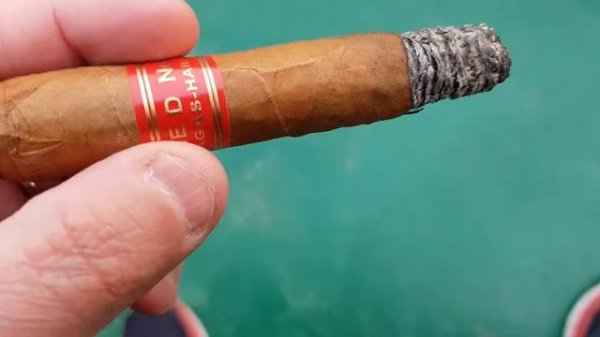 Rooftop Smokes: Cigar Review  Partagas - Serie D No.4 (4.9 x 50)