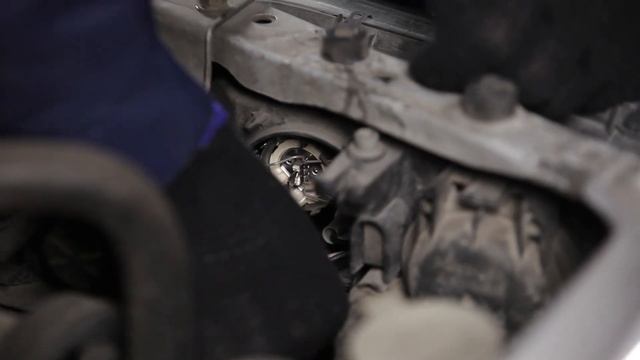 Wymiana żarówki świateł przeciwmgielnych oraz postojowych Mazda 626 GF TUTORIAL | AUTODOC смотреть онлайн