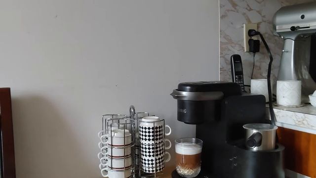 Faire un bon latte avec KEURIG Make a good latte with KEURIG смотреть онлайн