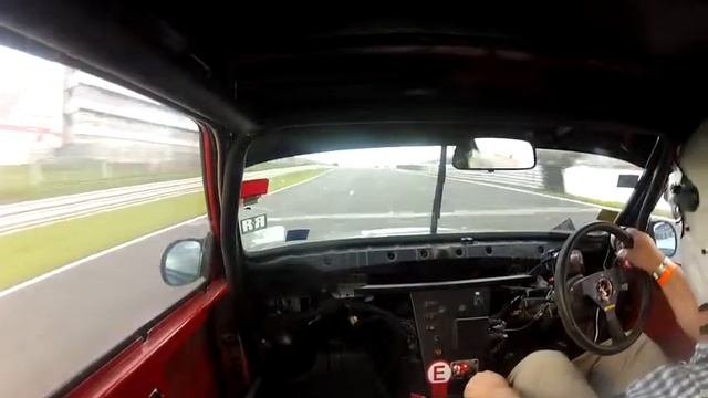BMW 325 @ Brands Hatch смотреть онлайн