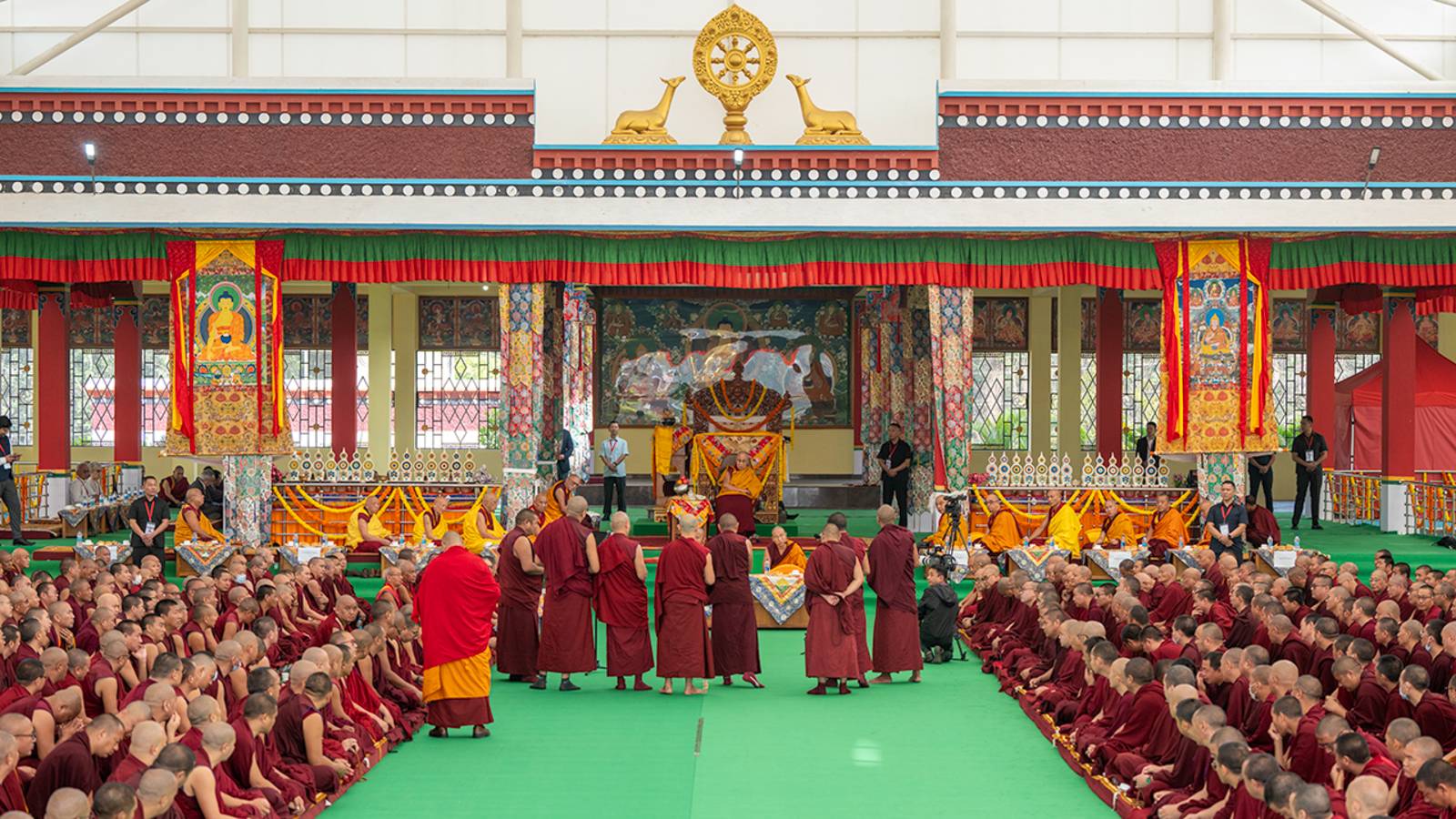 Далай-лама посетил философские диспуты в Таши Лхунпо смотреть онлайн