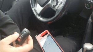 Toyota Camry 2013 USA добавляем смарт ключ /add key Autel KM 100 (удаляем отсутствующие ключи)