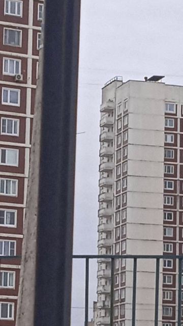 пролетел самолëт