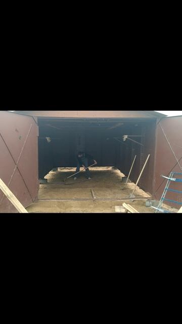 Подсыпка песка в гараже и трамбовка смотреть онлайн