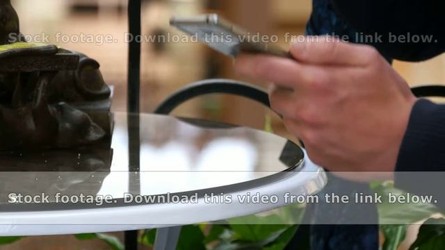 Close-up of man browsing information and scrolling pictures on smart phone смотреть онлайн