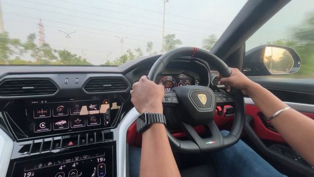 LAMBORGHINI URUS ‘S’ IN SPORT drive mode смотреть онлайн