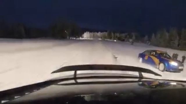Drift : AUDI R8 V10 VS AUDI RS4 SKI SLOPE смотреть онлайн