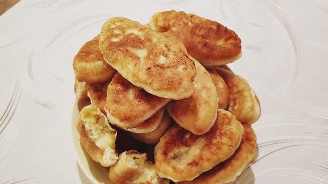 Пирожки с картошкой. Тесто пышное, хрустящее и мягкое смотреть онлайн