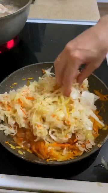 Щи из квашеной капусты#щирецепт#рекомендации#shortvideo смотреть онлайн