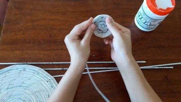 Под тарельники из газетных трубочек