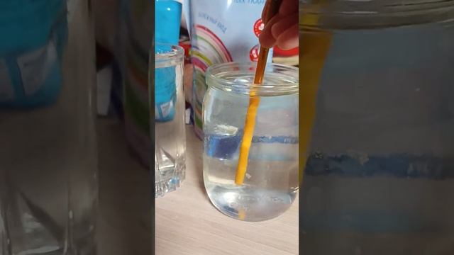 Эксперт с мылом порошком и капсулой для стирки белья. смотреть онлайн