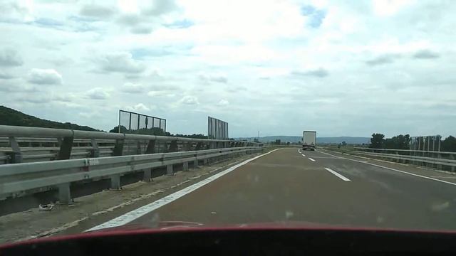 Заезд на автобан в Сербии. Автомобилем по Сербии. смотреть онлайн