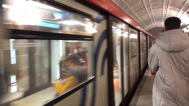 81-775/776/777 Дейна (Москва 2020) На станции Белорусская смотреть онлайн