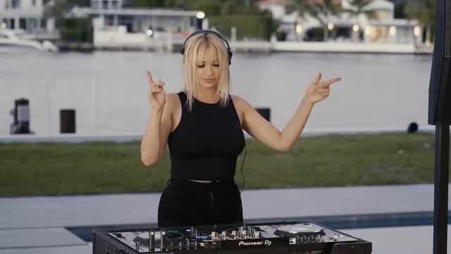 Mila Rubio - Live @ Miami Beach, Florida [Melodic Techno & Progressive House Mix] DJ Mix 2023 смотреть онлайн