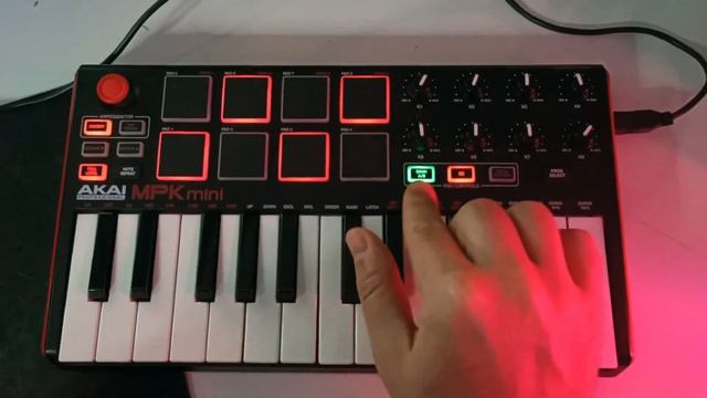 EN YETENEKLİ MIDI KLAVYE (Akai MPK Mini MK2)