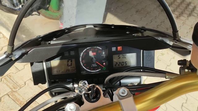 Prezentare Aprilia RSV 1000 TUONO RP смотреть онлайн