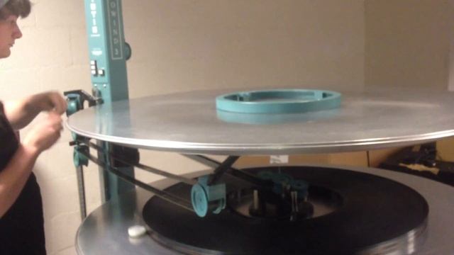 Threading a 35mm Projector for the very last time. смотреть онлайн