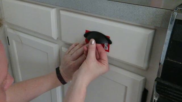 DIY Painted Kitchen Cabinets | White cabinets | Matte black hardware смотреть онлайн