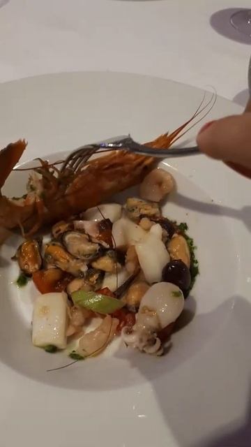 Салат из морепродуктов смотреть онлайн