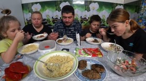 мукбанг, зачищаем холодильник, надо доесть недельные котлеты