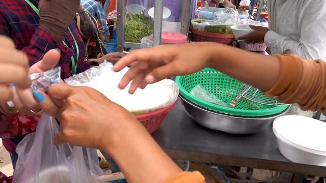 Rural Life, Street Food For Shoe Factory Workers' Lunch, Cambodian Street Food Tour 2020 смотреть онлайн