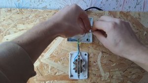 Как Подключить Розетку в Распределительной Коробке?