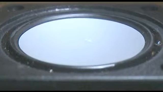 Loudspeaker under stroposcope 2/ громкоговоритель под стробоскопом 2 смотреть онлайн