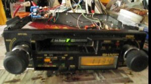 27.135 МГц  (15 канал) -частота дальнобойщиков- слушаем на  автомагнитолу.