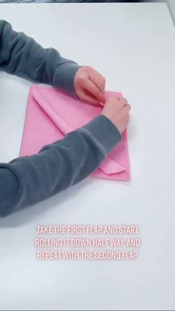 How To Fold A Table Napkin Pocket #shorts смотреть онлайн