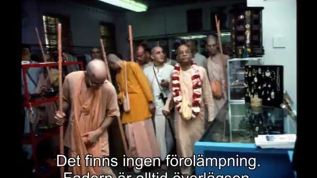 Prabhupada 0131 Det är ganska naturligt att överlämmna sig till sin Fader смотреть онлайн