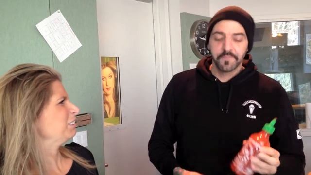 Anna vs Sriracha смотреть онлайн