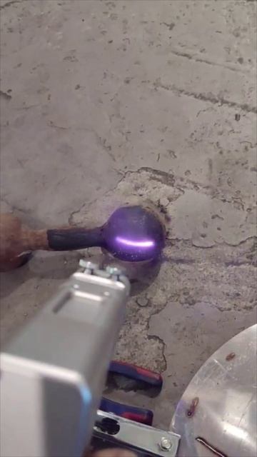 Очистка металла с помощью оптоволоконного лазерного аппарата 3 в 1 XTM-SUP/2000 Raycus смотреть онлайн