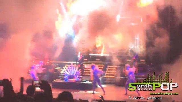 Empire Of The Sun - Celebrate [Concierto Lima - Peru 2015] смотреть онлайн