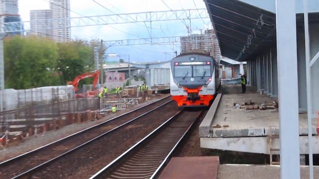 Электропоезд ЭД4М-0486 ЦППК платформа Матвеевская 18.09.2020 смотреть онлайн