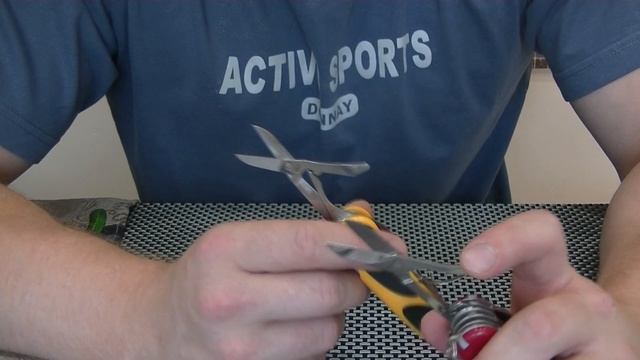 После этого видео вы полюбите ножи Wenger также как и Victorinox- Швейцарский нож Wenger EvoGrip S1
