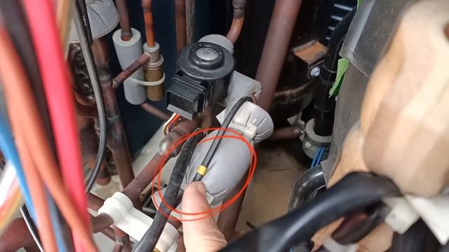 Daikin VRV4 | Condensing unit Thermistor and High pressure Sensor reading | Error E3,E4,J5,J6,J7 смотреть онлайн