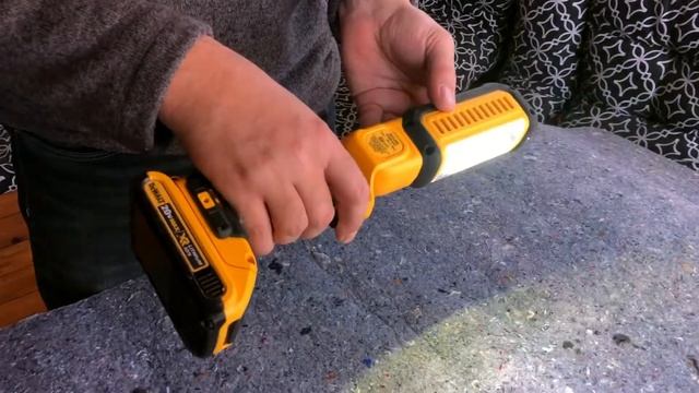 Great for tight places! Dewalt Handheld LED Worklight DCL050 REVIEW смотреть онлайн