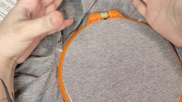 Первый раз вышиваю на одежде / Владислав тыкающий, вышитый крестом смотреть онлайн