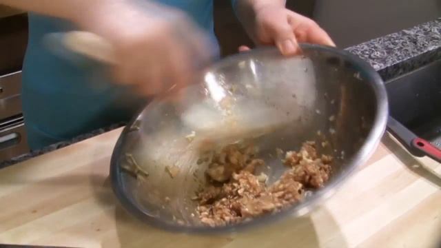 Korean-style steak tartare ("yukhoe") смотреть онлайн